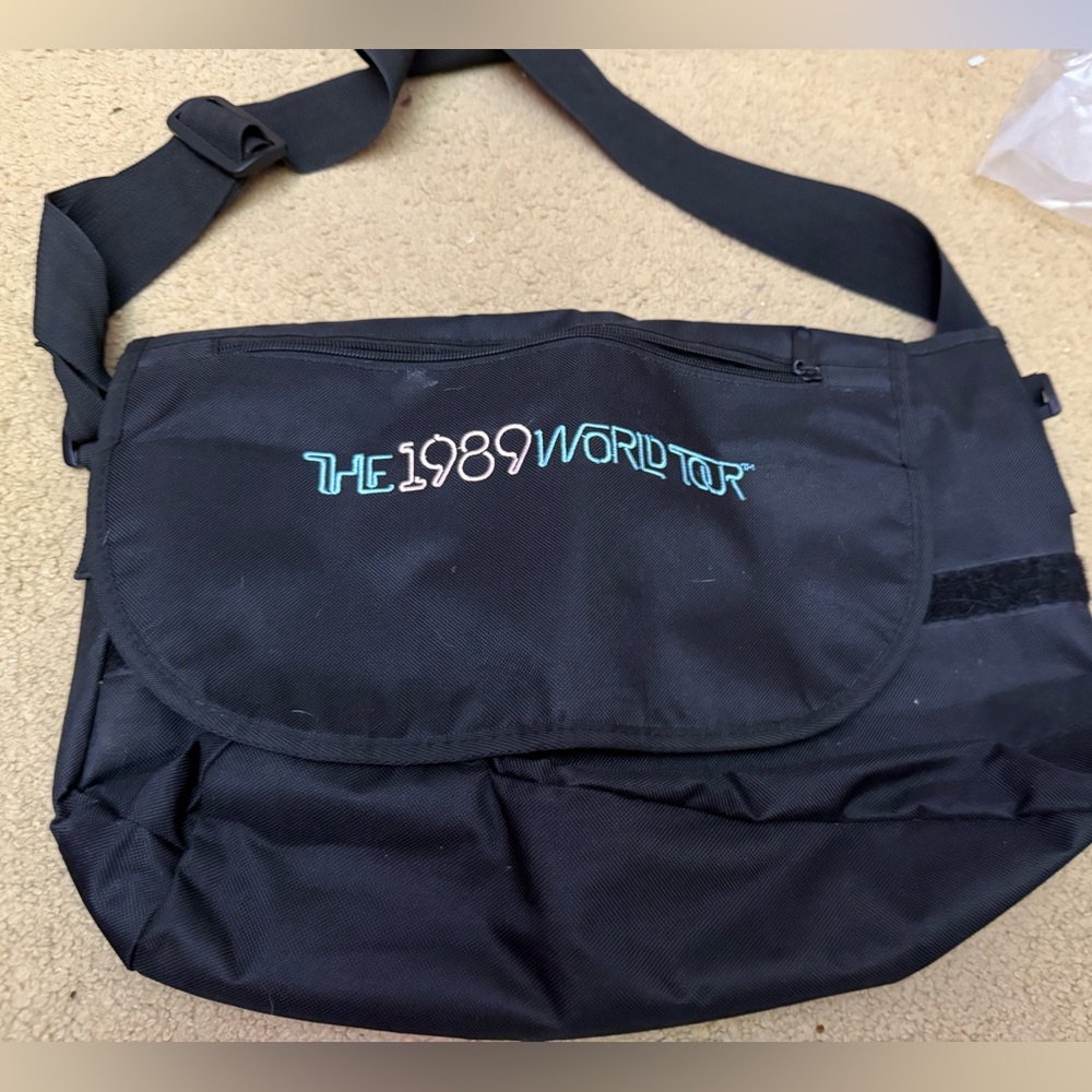 Taylor Swift 1989 World Tour Black Crossbody Messenger Bag